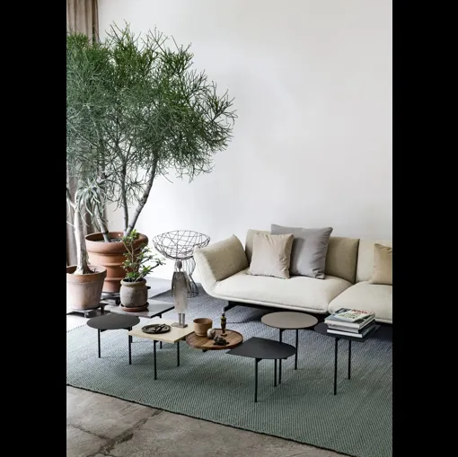 Tavolini Constellations in laccato e legno con struttura in metallo di Kristalia