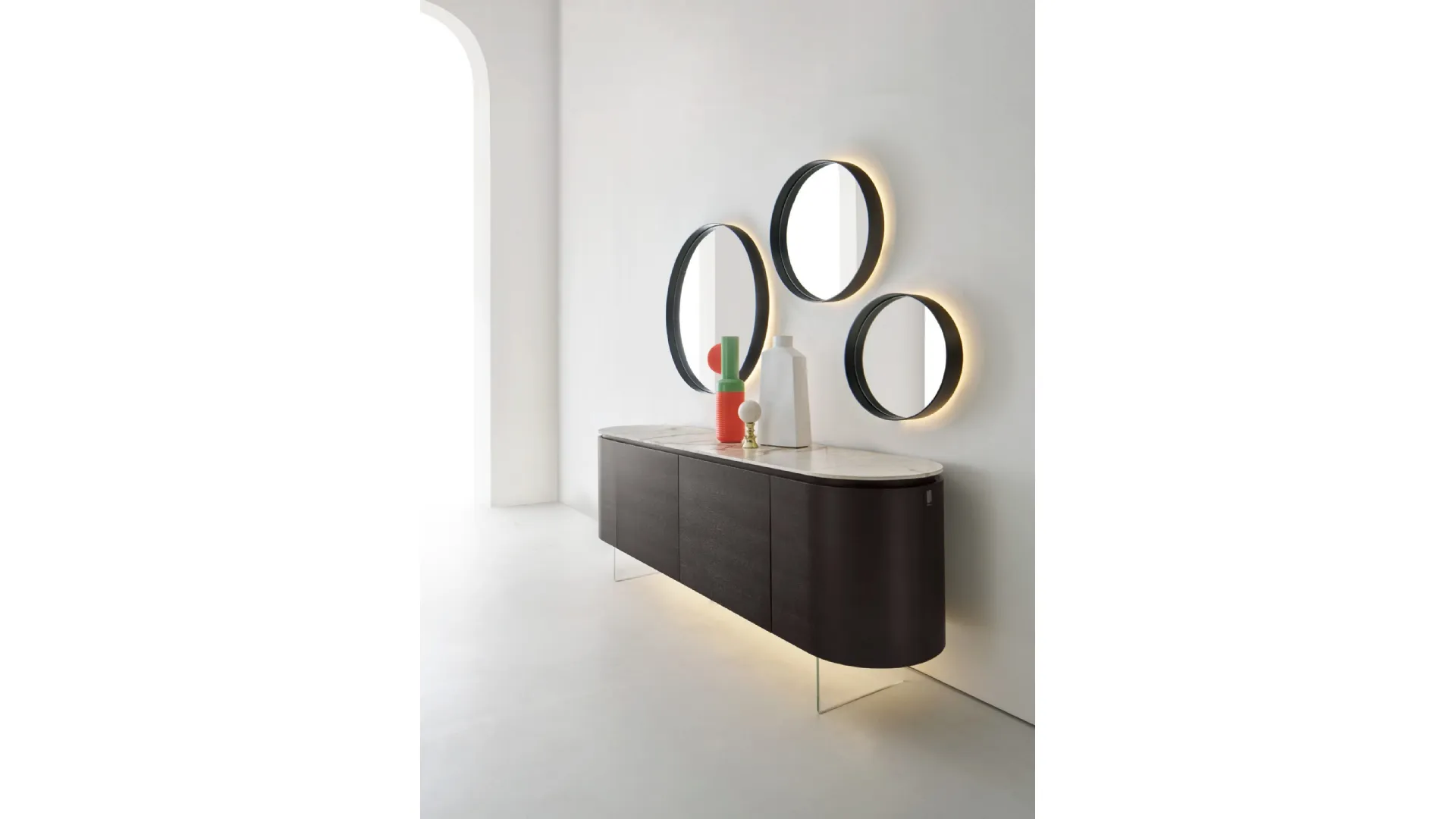Specchiera con cornice in metallo Dorian Gray di Modesign