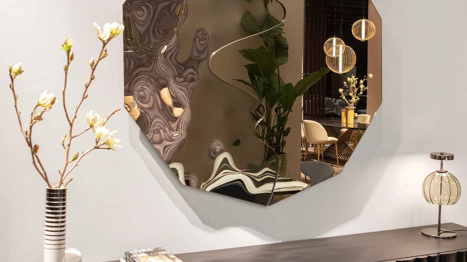 Specchio scultoreo Decameron di Tonin Casa