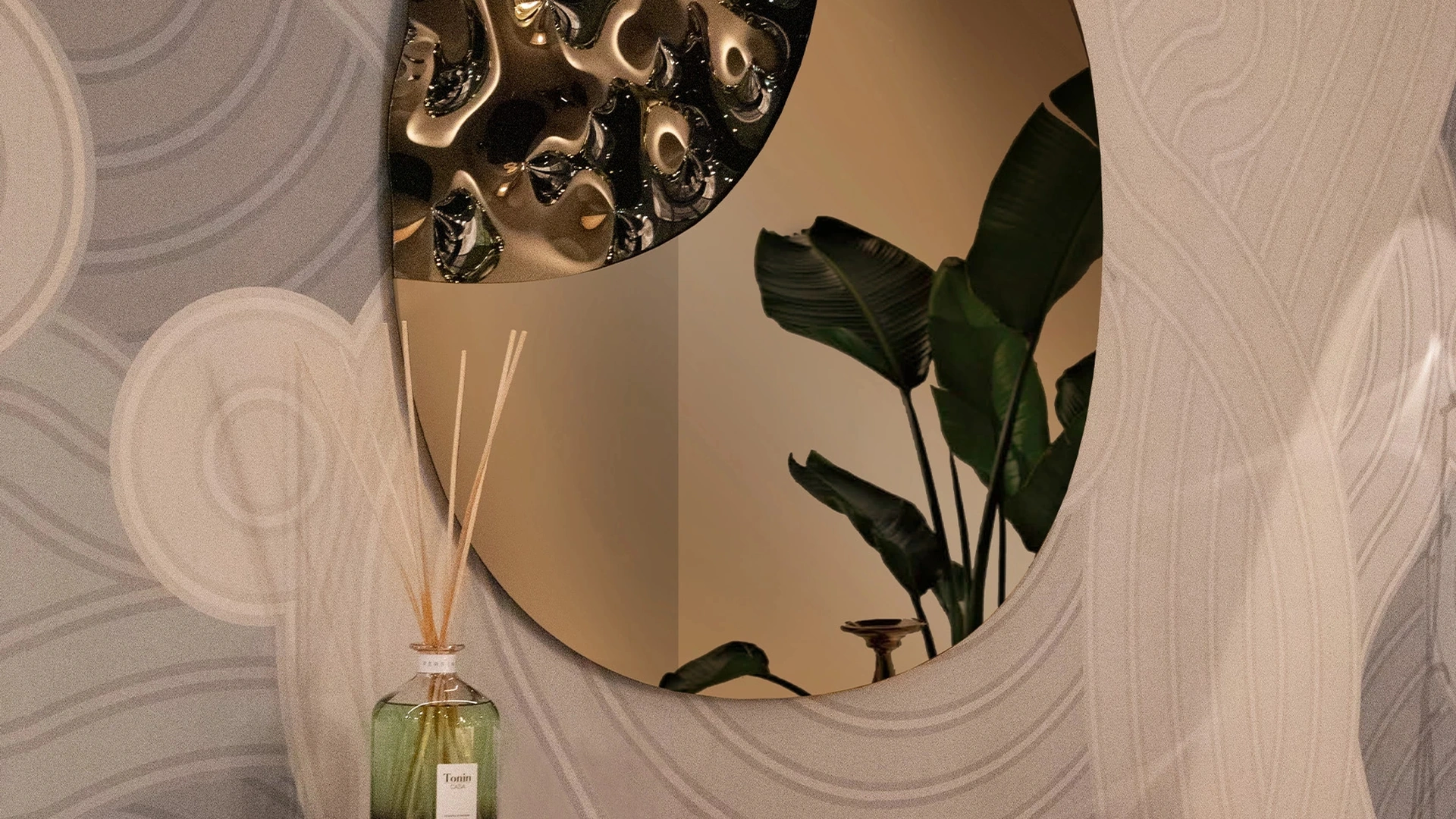 Specchio scultoreo Diamante di Tonin Casa
