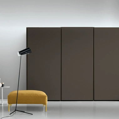 Armadio con ante scorrevoli Aria Gola di Kristalia