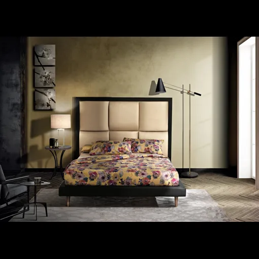 Letto matrimoniale con testiera a quadri in rilievo Bild di Artigianaletti