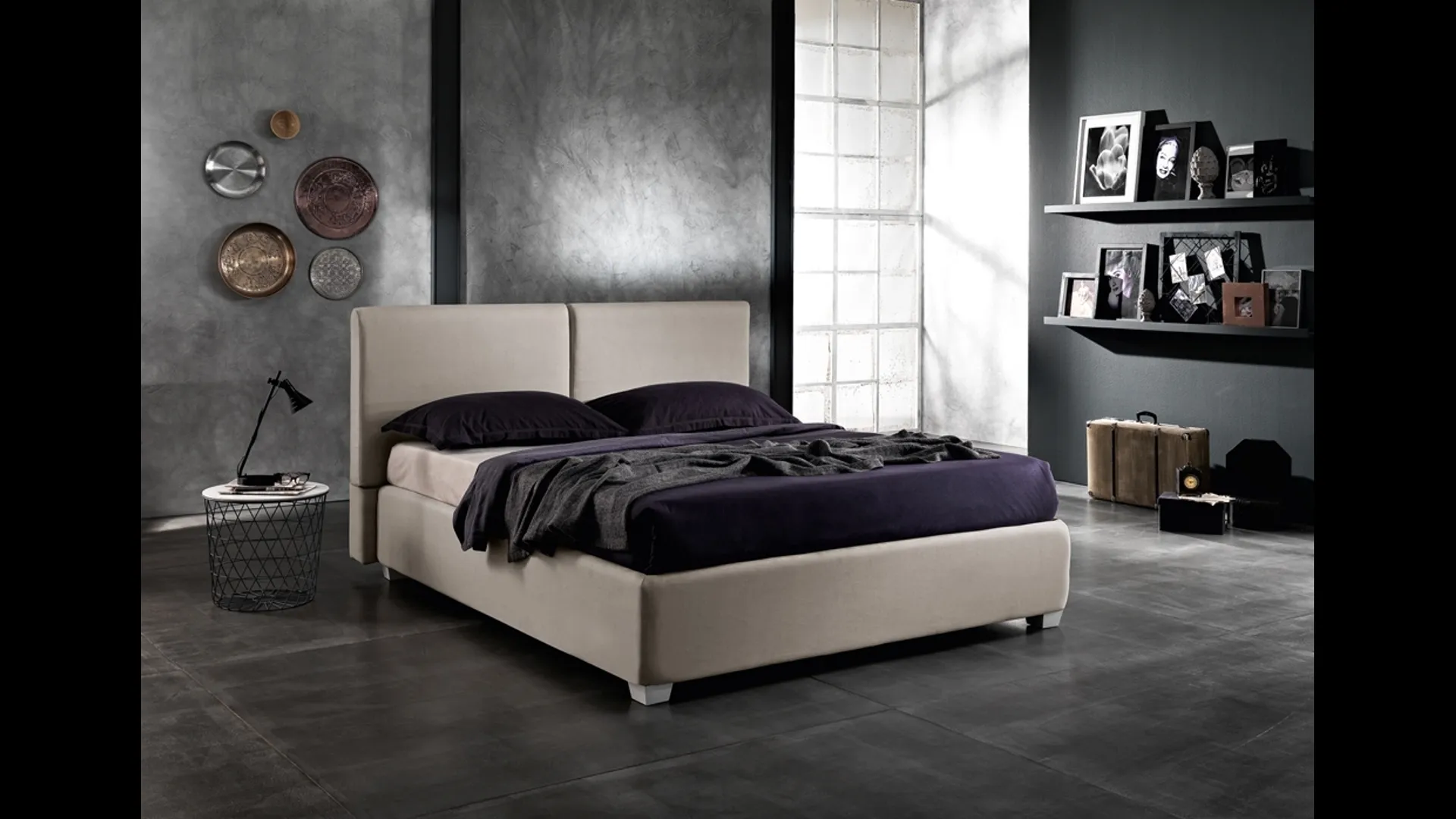 Letto in tessuto imbottito con testiera a doppio pannello Double di Artigianaletti