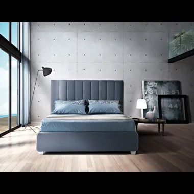 Letto in tessuto blu carta da zucchero con testiera imponente Navajo Alto di Artigianaletti