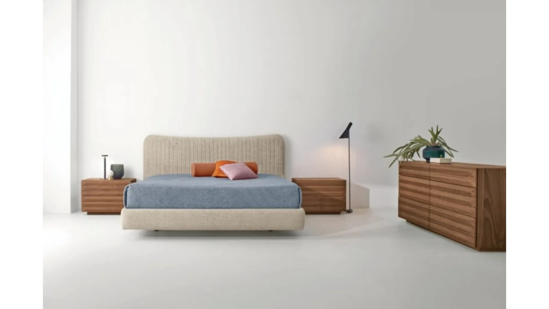 Letto Butterfly Fluttuante in tessuto imbottito di Modesign