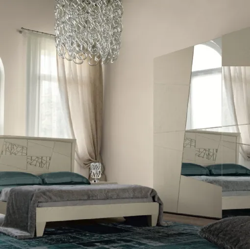 Letto matrimoniale in legno con testiera decorata con motivo a foglia Decor Modo 10