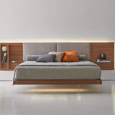 Letto York Fluttuante in legno con testiera in tessuto imbottito di Modesign