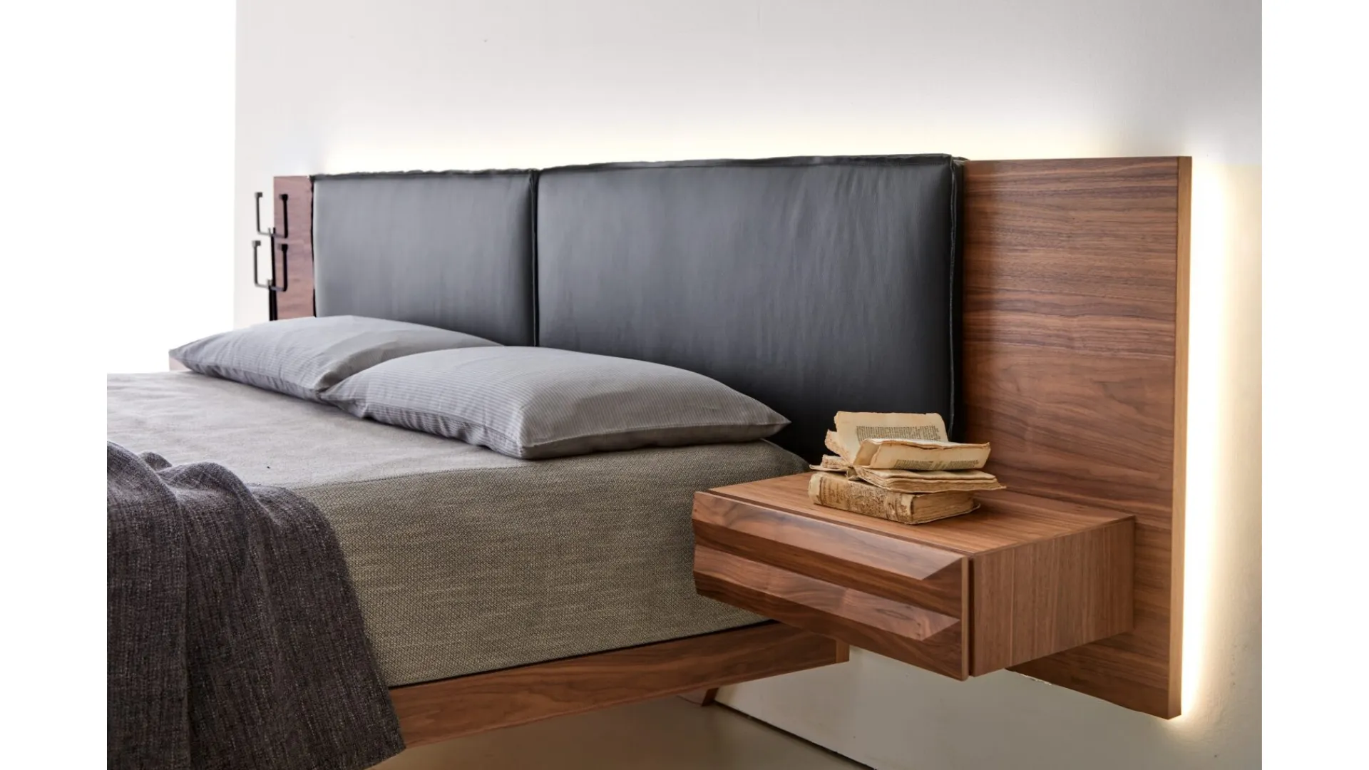 Letto York Soft Fluttuante di Modesign