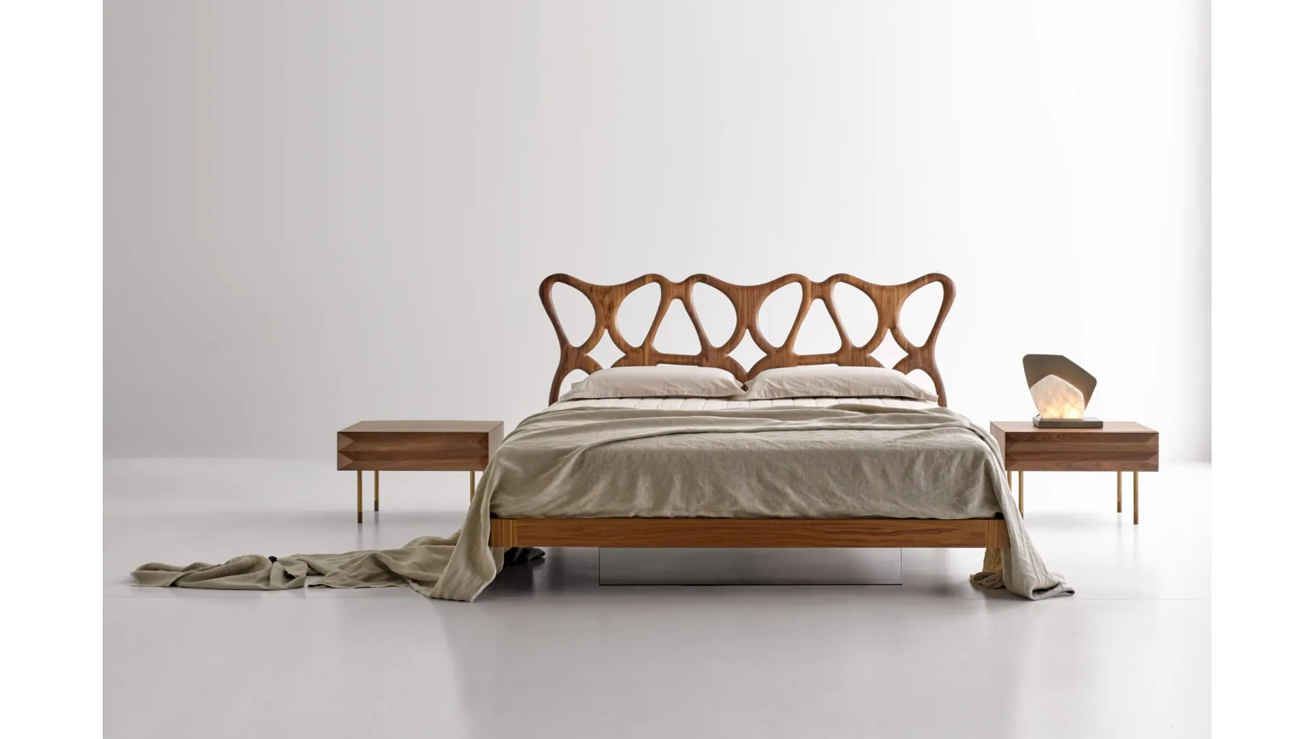 Letto in legno con testiera Pedrera Fluttuante di Modesign