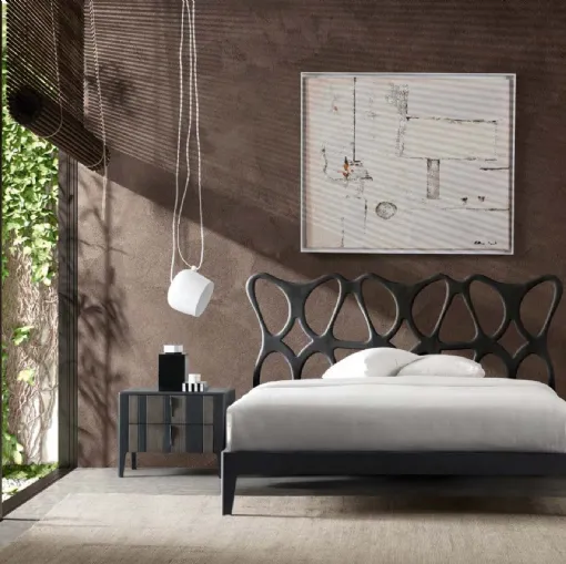 Letto Pedrera in legno finitura antracite con testiera di Modesign