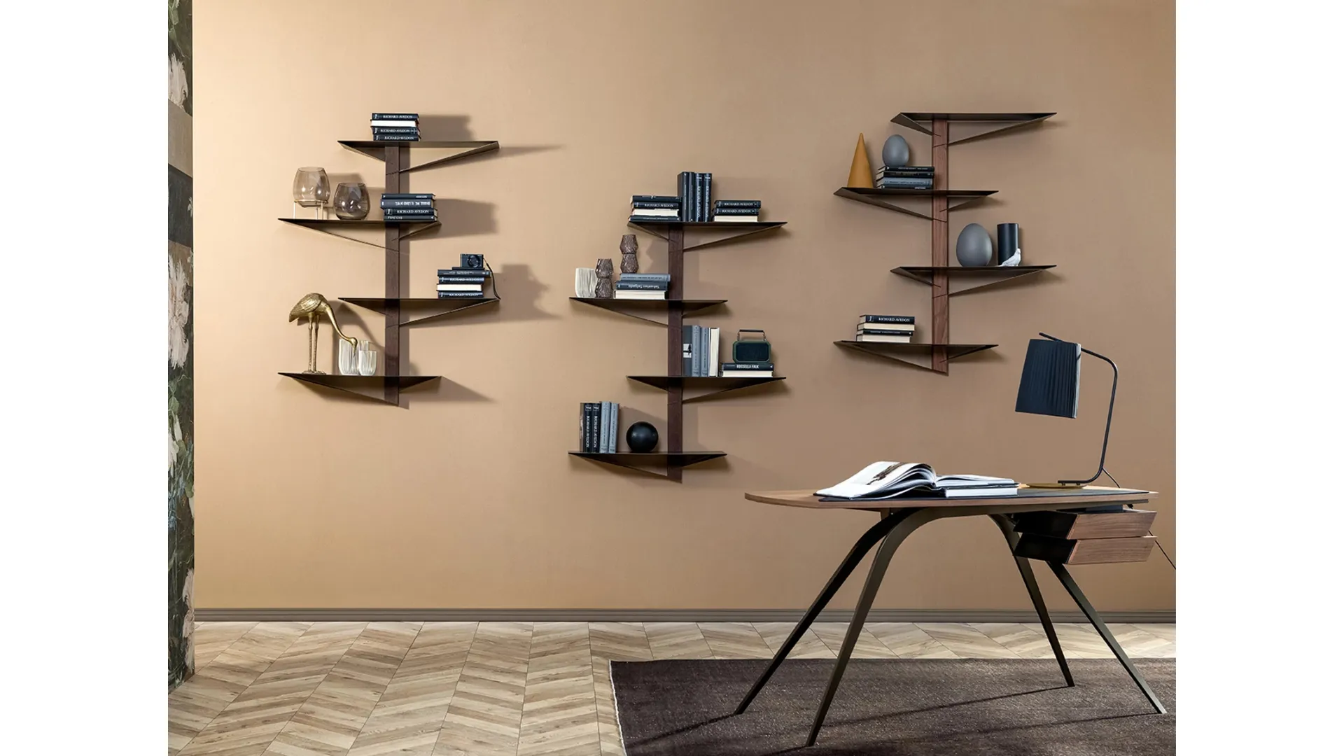 Libreria sospesa Albatros in metallo e legno di Tonin Casa
