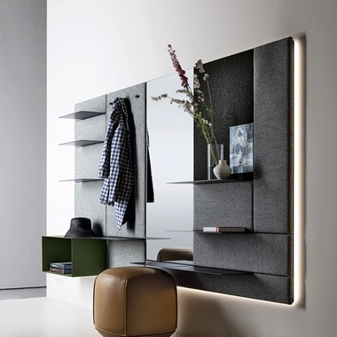 Mobile ingresso Avenue Boiserie in tessuto con mensole in metallo di Kristalia