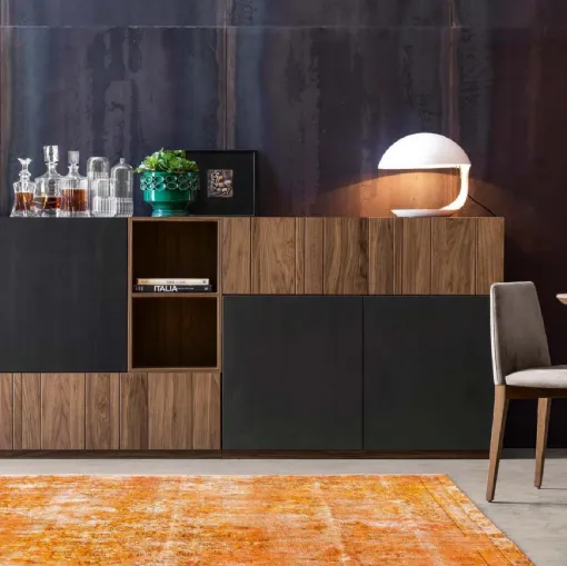 Parete Attrezzata in noce canaletto finitura antracite e havana Composizione 04 di Modesign