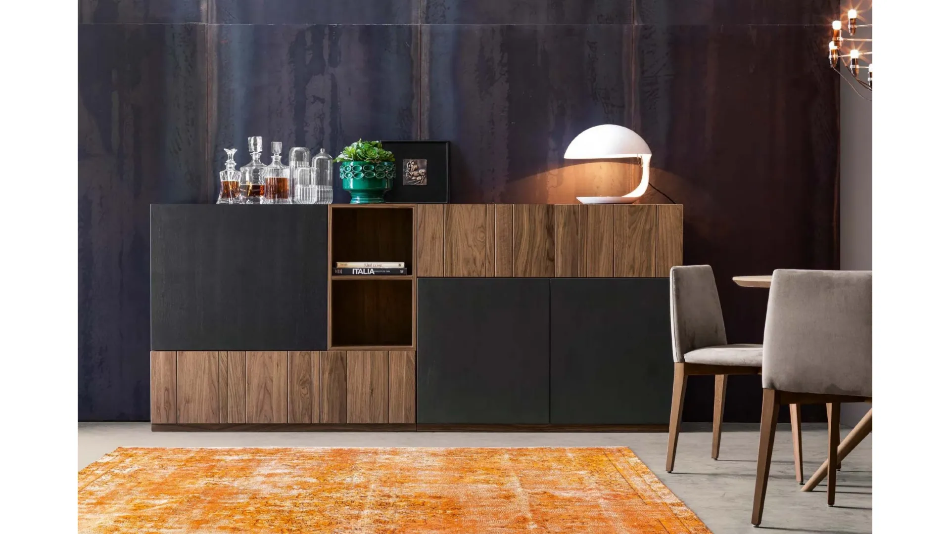 Parete Attrezzata in noce canaletto finitura antracite e havana Composizione 04 di Modesign