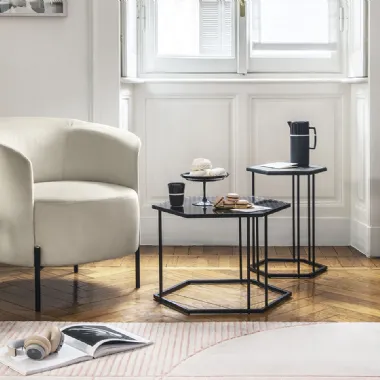 Poltroncina in tessuto con piedini in metallo Rendez-Vous di Calligaris