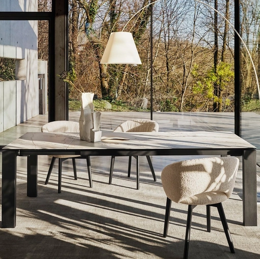 Sedia Anime in tessuto imbottito con gambe in legno di Calligaris