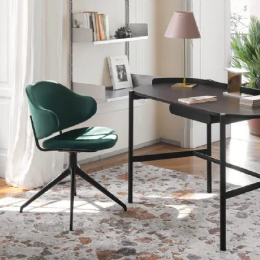Sedia imbottita girevole in tessuto con braccioli Holly di Calligaris