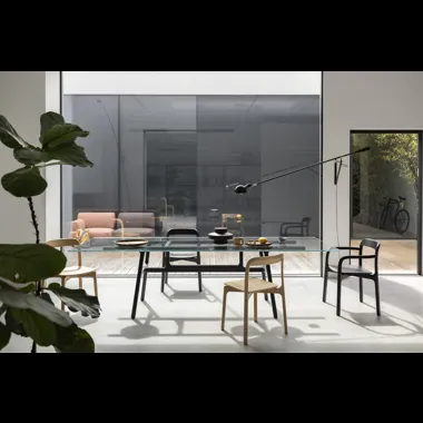 Sedia impilabile Contorna di Kristalia