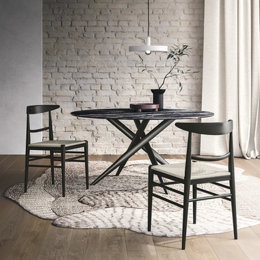 Sedia in frassino tinto carbone e seduta in paglia Louis di Sedit