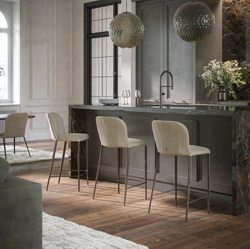 Sgabello Bustier in pelle di Tonin Casa