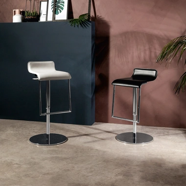 Sgabello in cuoio Milano di Tonin Casa