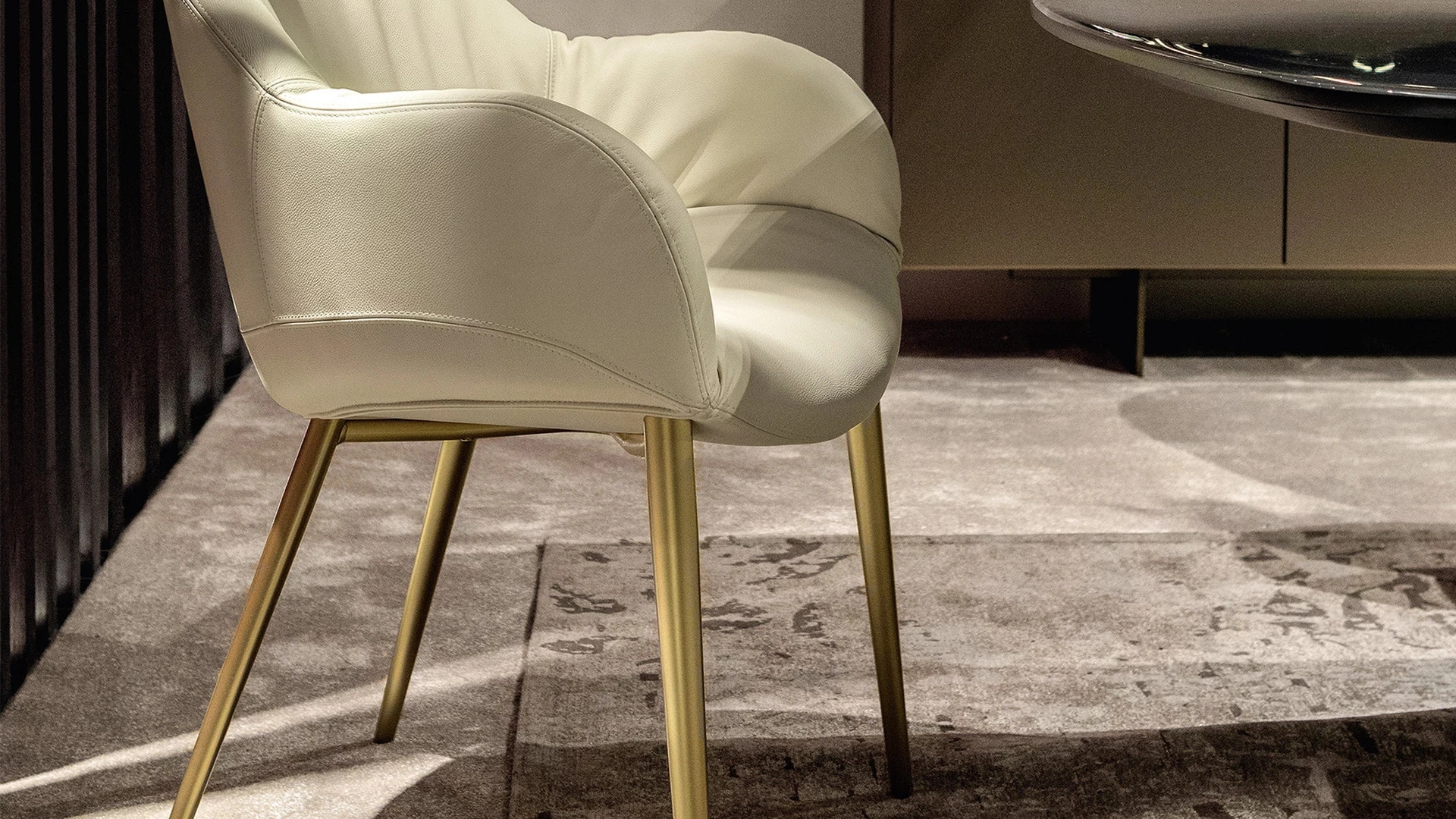 Sedia in pelle imbottita Olympia di Tonin Casa