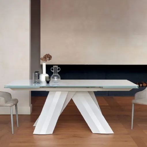 Tavolo allungabile Twist con piano in cristallo di Ingenia
