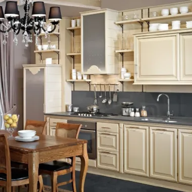 Cucina Classica Store in legno laccato Beige di Le Cucine dei Mastri