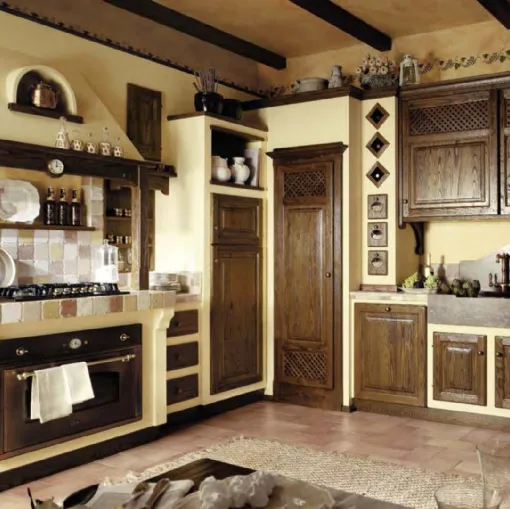 Cucina angolare in Muratura Mastro Antonio in legno finitura Castagno piallato di Le Cucine dei Mastri
